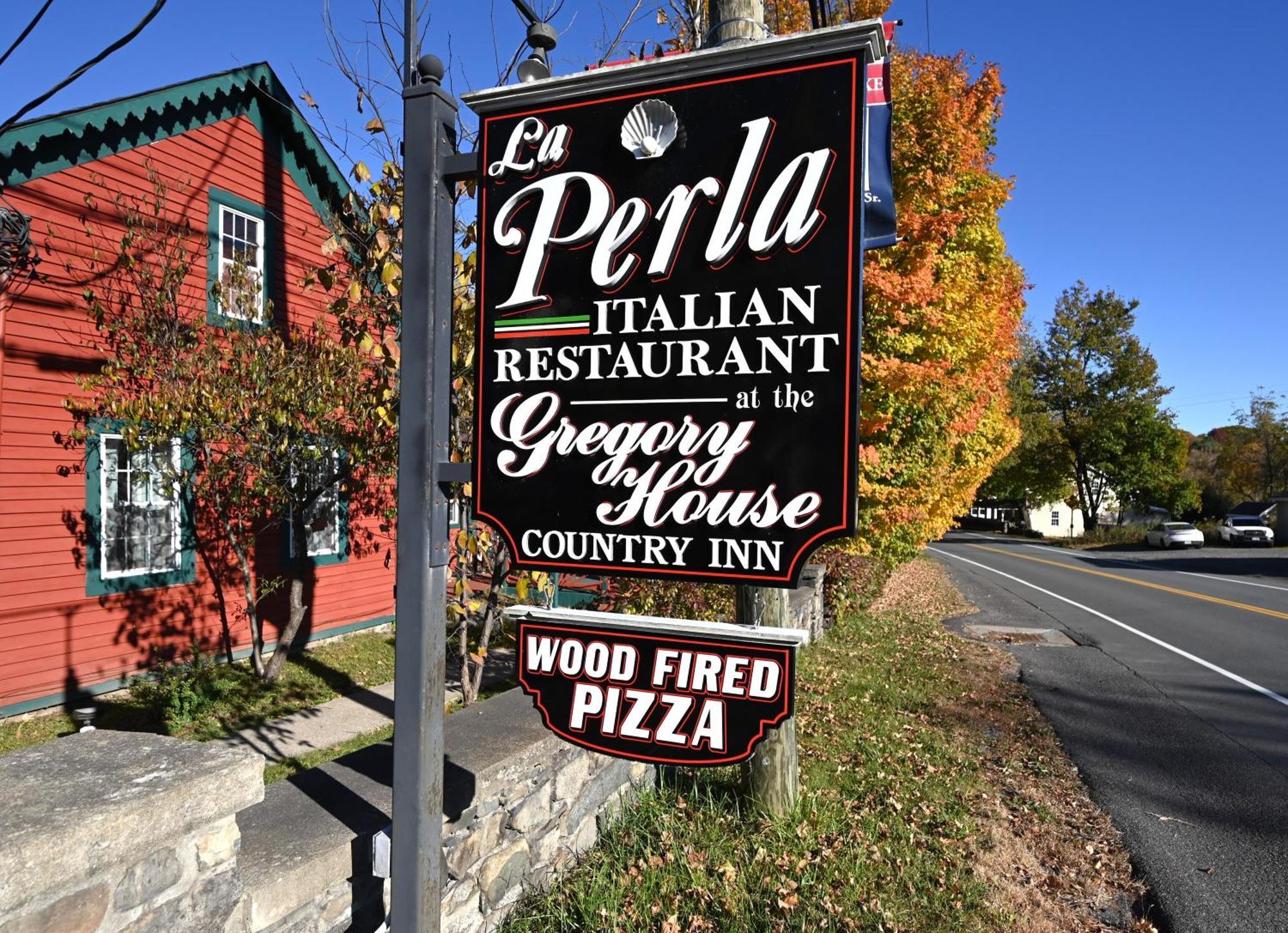 La Perla Restaurant & Country Inn Averill Park Экстерьер фото